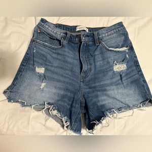 Abercrombie high rise 4” shorts